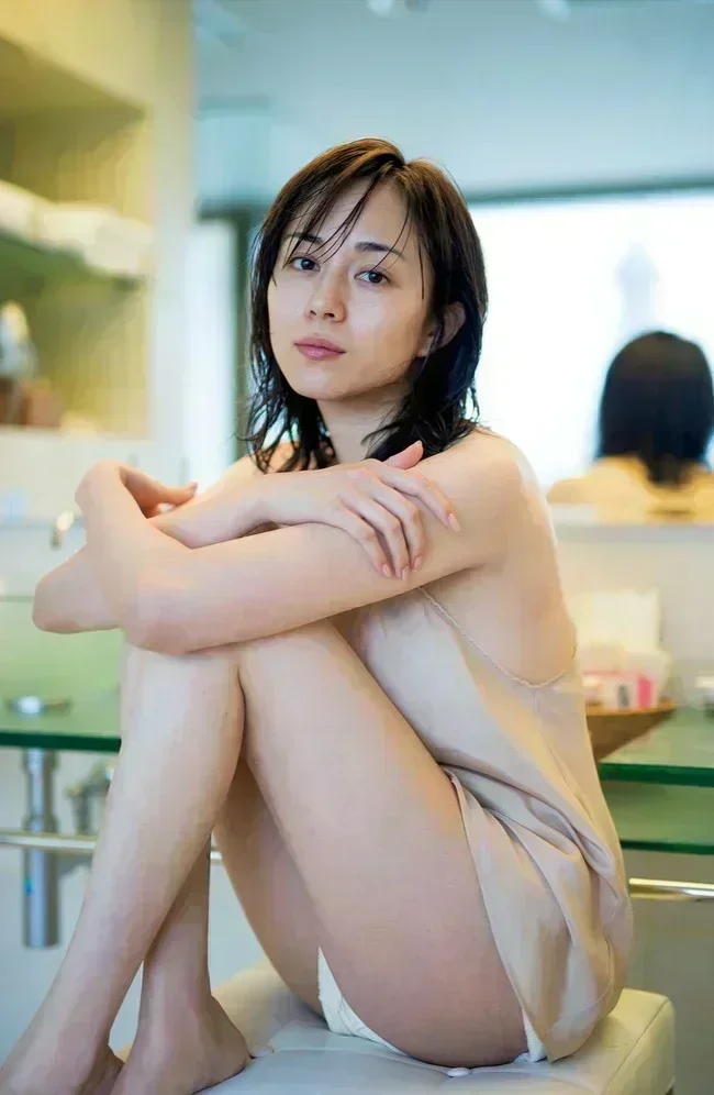 比嘉愛未 熟女の色気がやばいw【グラビアエロ画像】 0 比嘉愛未 熟女の色気がやばいw【グラビアエロ画像】 0