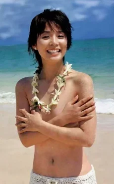 石田ゆり子のグラビアがめちゃシコだったｗ【エロ画像】