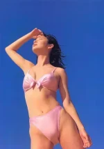 伊東美咲 超絶美人のハイレグビキニ！【グラビアエロ画像】