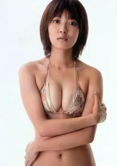 夏菜のFカップ巨乳おっぱいがエロすぎる【グラビアエロ画像】