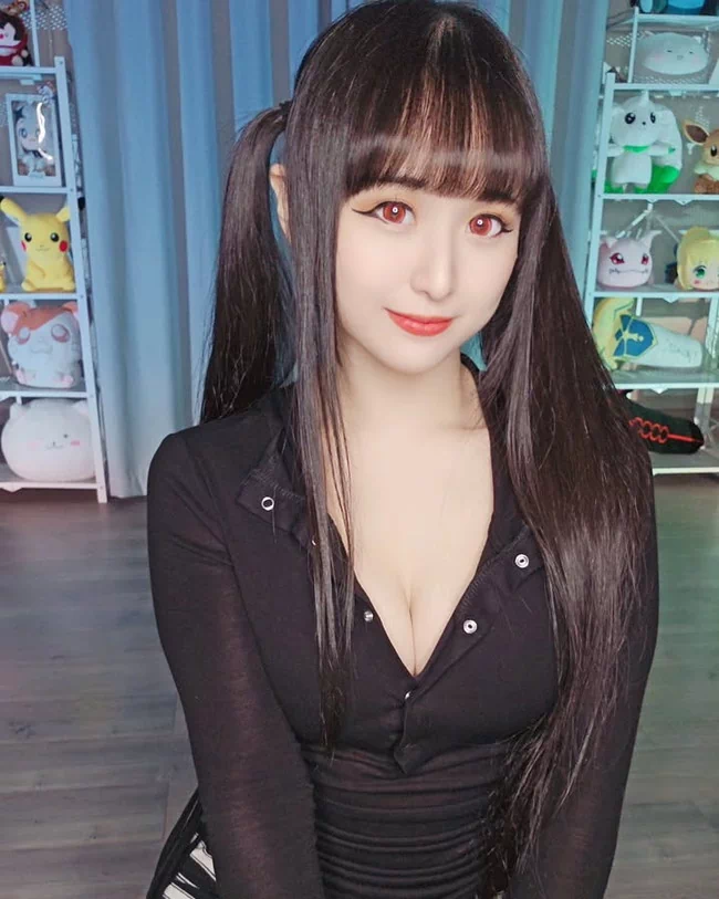コスプレイヤーのモナミサちゃんが可愛すぎる【エロ画像】